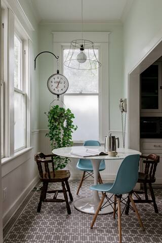 Elegant Historic Estate: Professionally Designed. gallery image 3