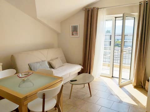 Successful Airbnb property: Apartment IV - 40m away from the beach in Donja Lastva
