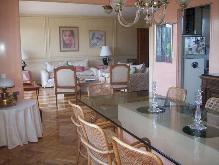 Трёхкомнатная квартира с балконом в Olivos