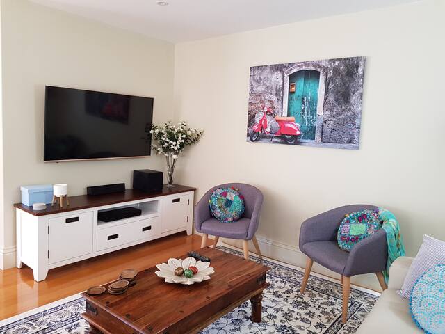 Family Home – Moments To The City with free WiFi gallery image 5