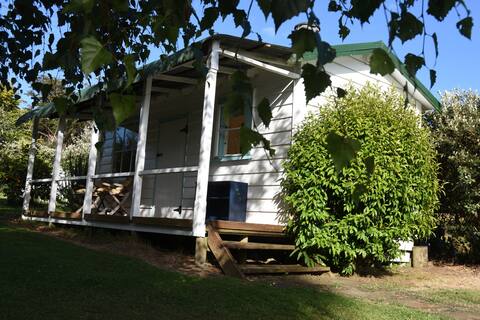 Quail Cottage - Quaint, Cosy and Private