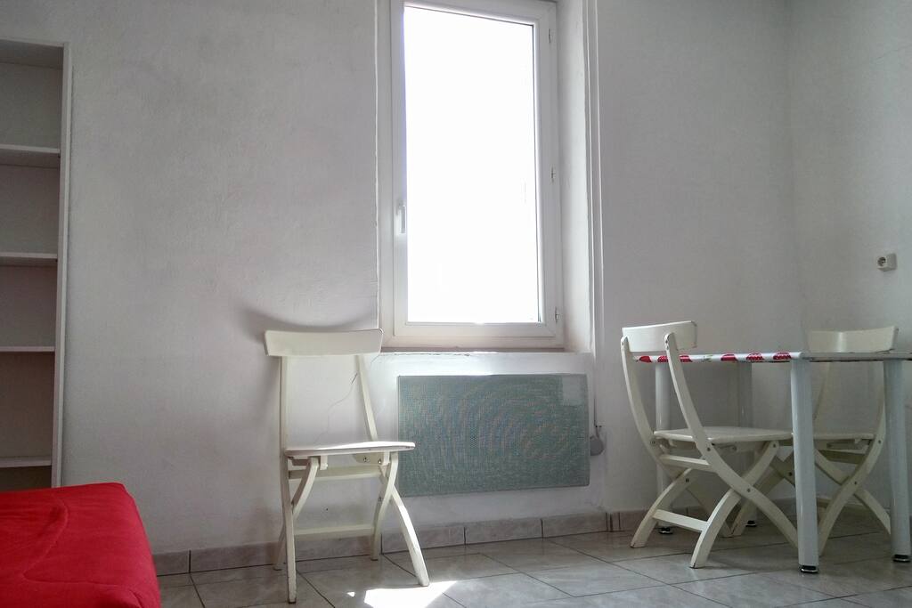 table + 3 chaises