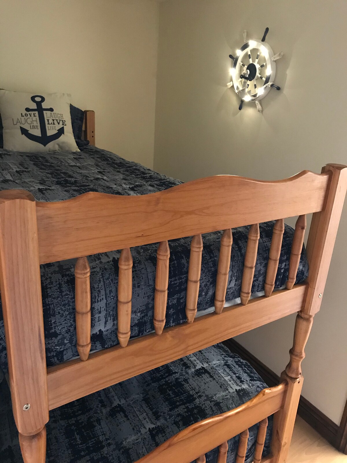 Ორსართულიანი ოთახი - ანკერული საძინებლის მიმდებარედ