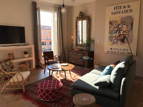 Top Airbnb: Deluxe flat in SETE front of "Canal Royal" in Sète