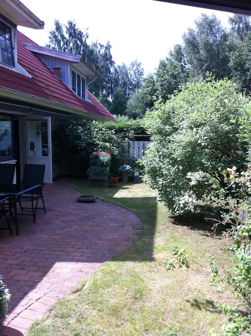 Baksida, ute-matplats, grill