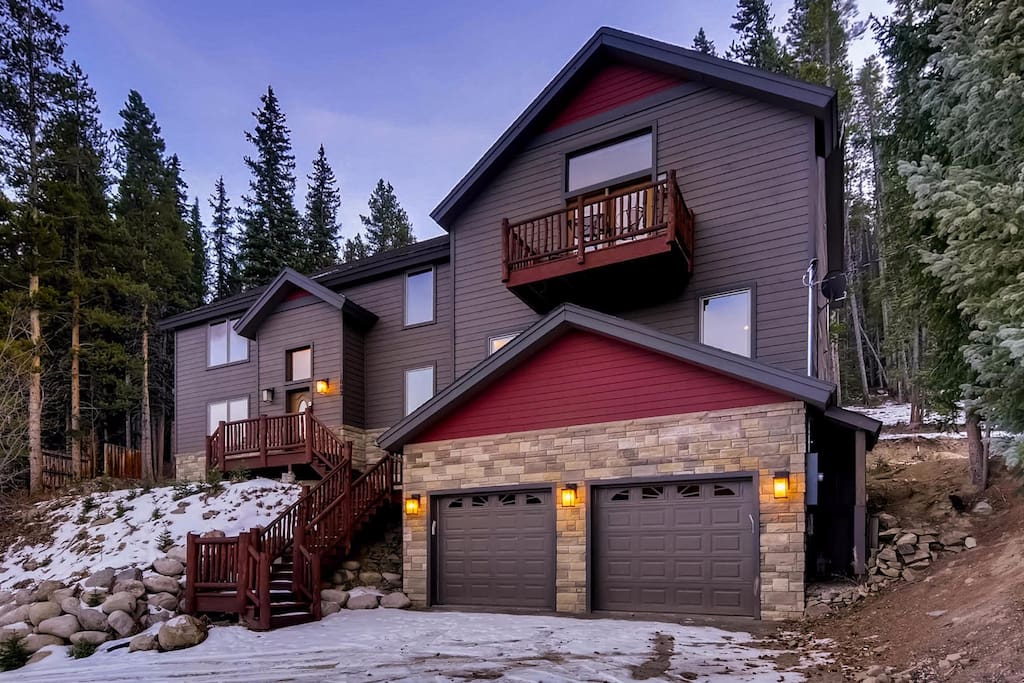 Wonderful 5 bedroom, 4 bathroom home only 2.5 miles from downtown Breckenridge.