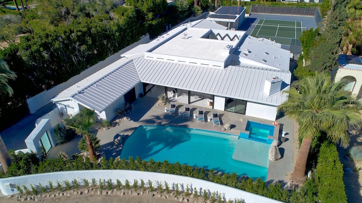 Lux Estate- Private, Pickleball, Pool/spa, Dogs Ok - Palm Springs, CA