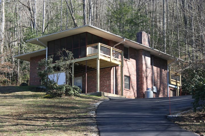 Hilltop Cottage Hot Tub Fireplaces Pets Ok Houses For Rent