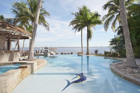 Jewel on the River- Magnificent 5 bed/4 1/2 bath