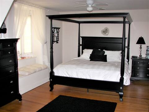 Longacre - Manor Room King Bed