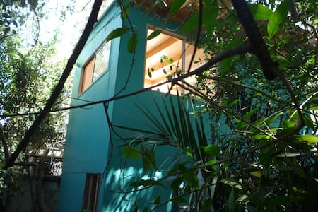 Loft privado, en casa y al lado de Parque.