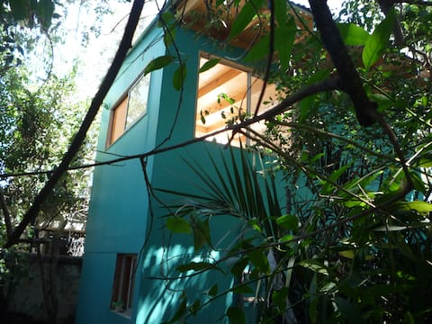 Loft privado, en casa y al lado de Parque.