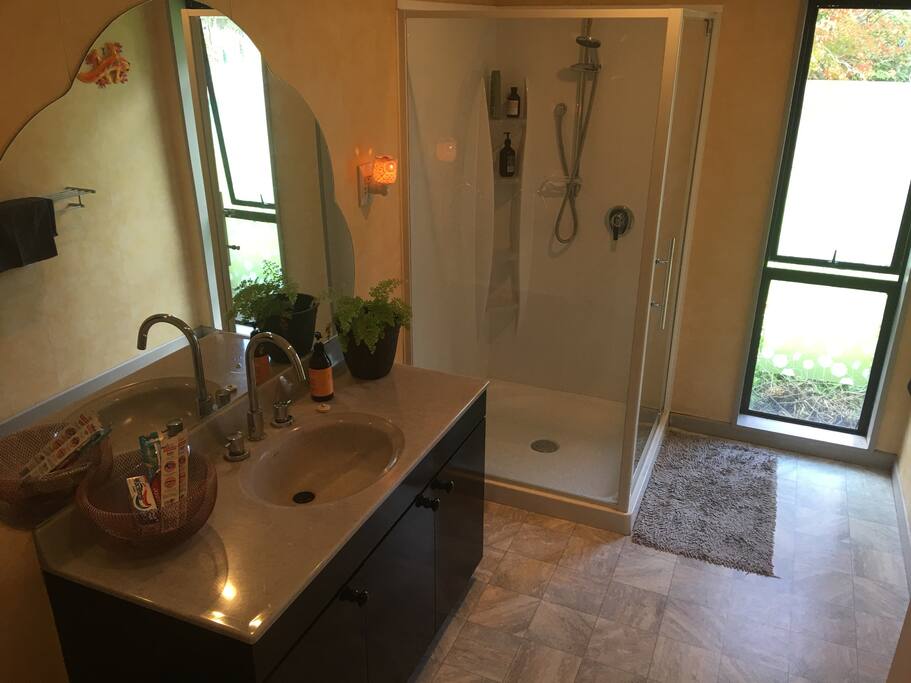 Large bathroom exclusive to guests on ground floor. (Shared with the double guests)