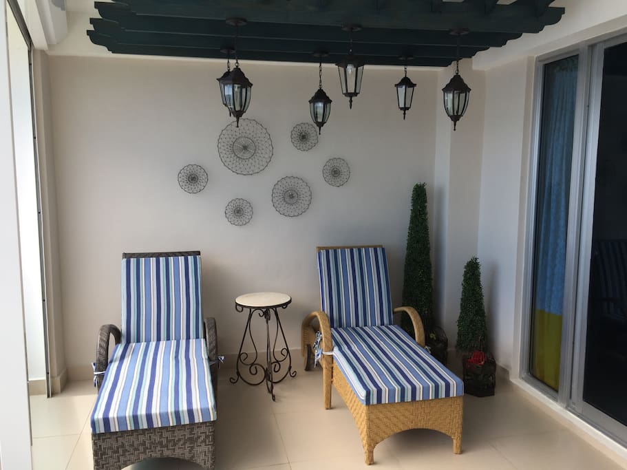 Comfy lounge chairs under a Moroccan-style ceiling