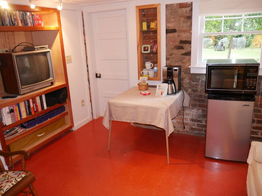 microwave,coffeemaker,refrigerator