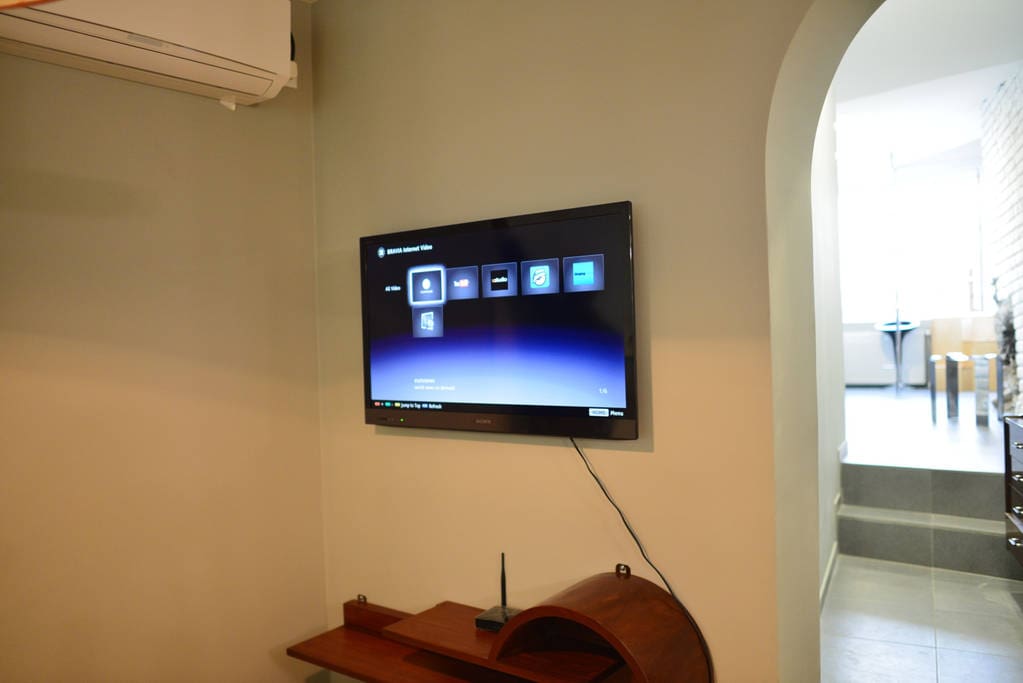 TV with 200 channels