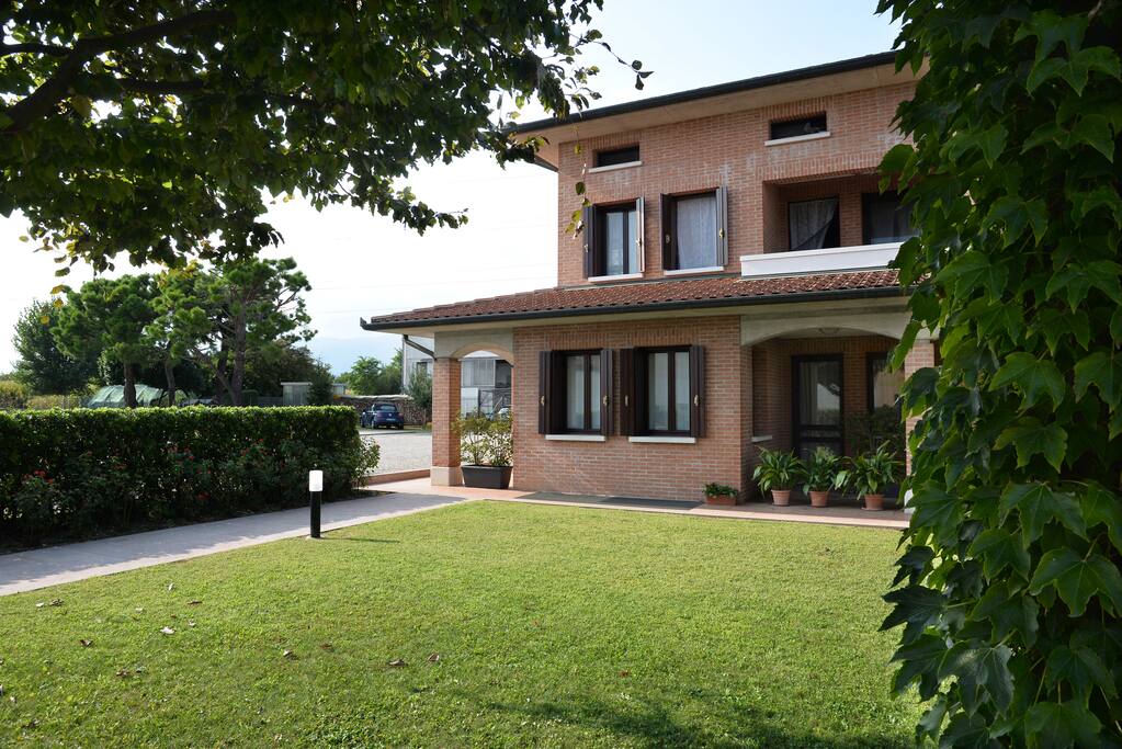 Vista Entrata e Giardino