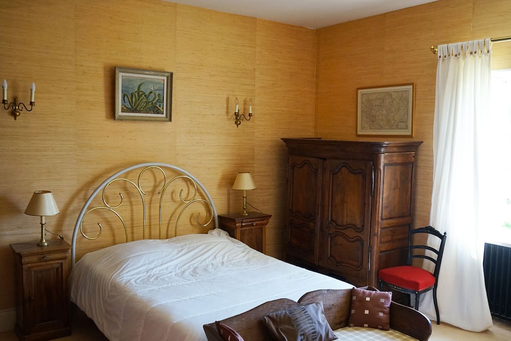 Chambre jaune, lit 2 places 1,60 de large