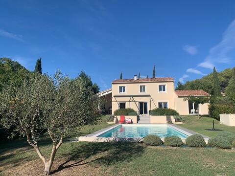 5 bedroom villa large pool and comfort garden
