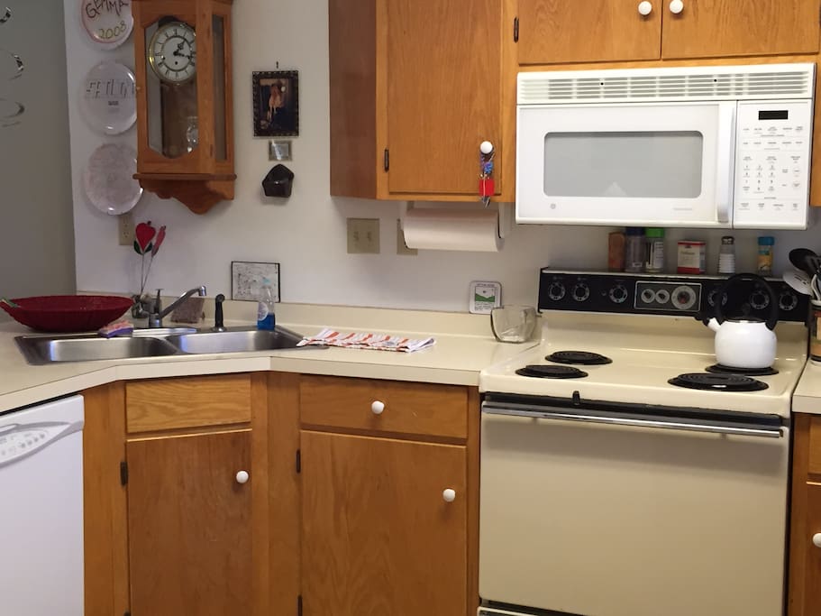 W/D in kitchen (not shown)
