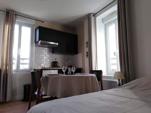 Studio, proche centre-ville, espace encan...