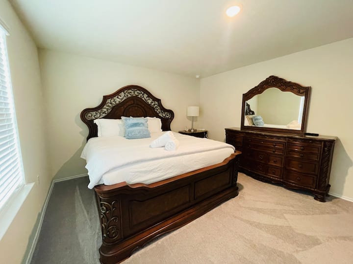 Dormitorio principal (cama tamaño king ) 