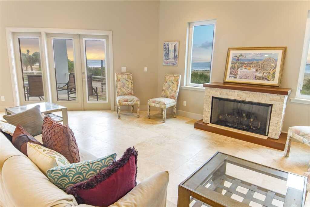 Family Room with a View - Enjoy sitting on the couch and playing a game of cards or watching the waves crash on the beach.