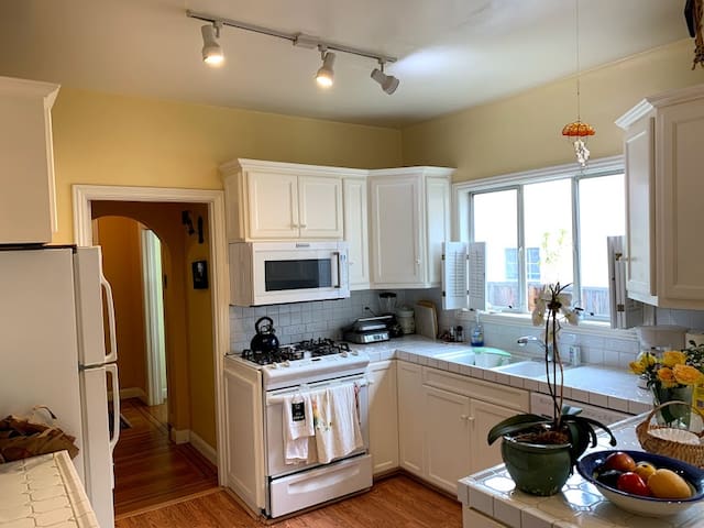 Best of Palo Alto – Charming Home Awaits You! gallery image 5