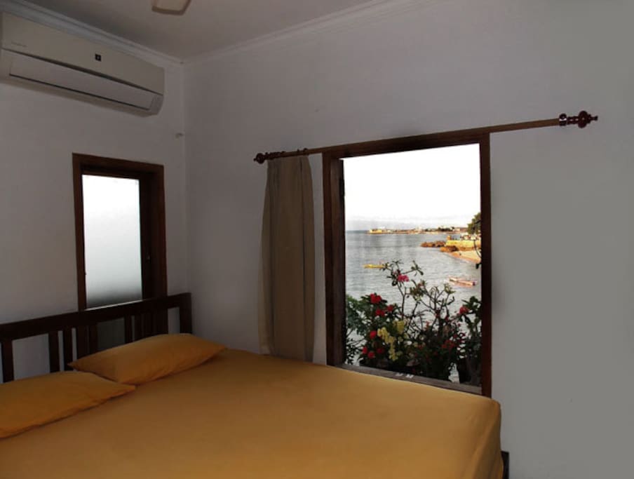A private room with a view to the sea.