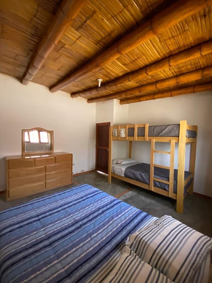 Prostori u kući: 2. spavaća soba ima 1 bračni krevet, 1 krevet na kat.
