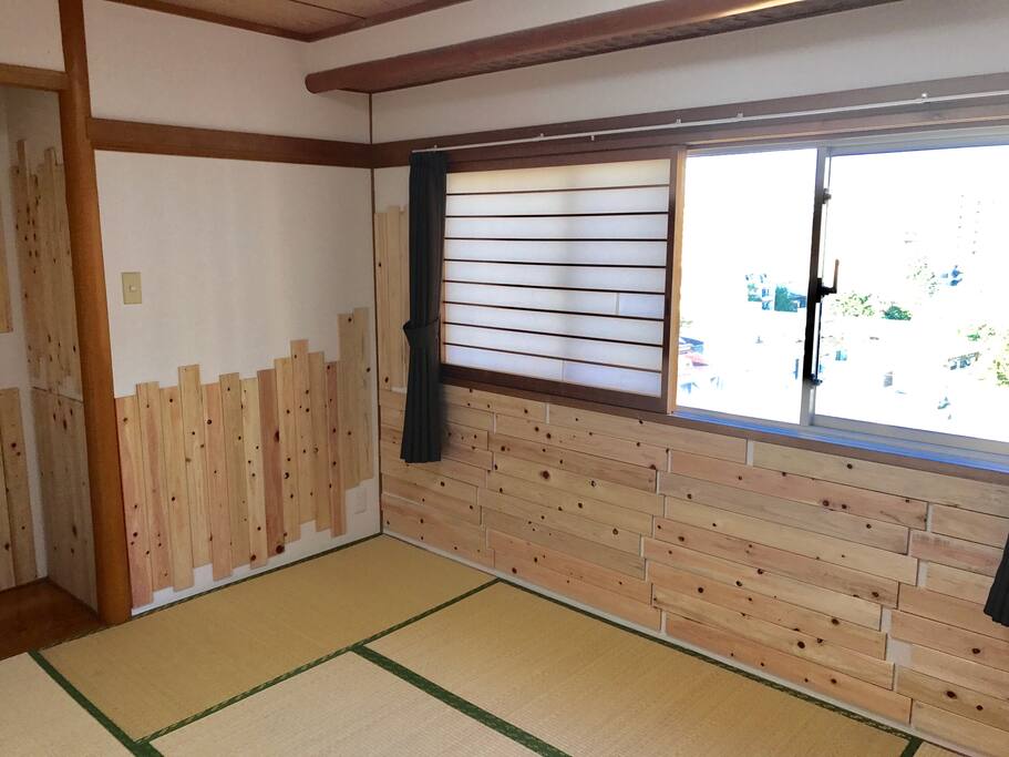Private Tatami room
Maximum 3-4 peoples
Digital Keypad Lock
FAST WIFI A/C HEATER
Toilet and Bathroom are sharing