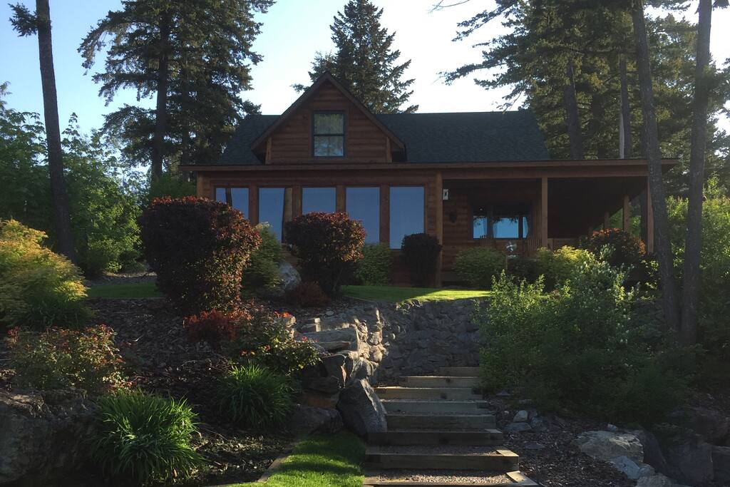 The Charmer... is lake front on Flathead Lake, MT Houses for Rent in