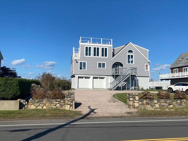 Waterfront beach house gallery image 3