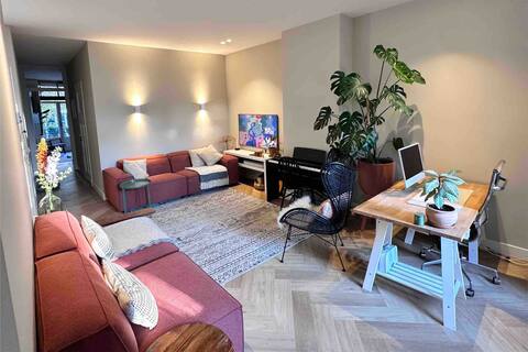 Top performing Airbnb: Suburban parkside apartment in Overtoomse Sluis