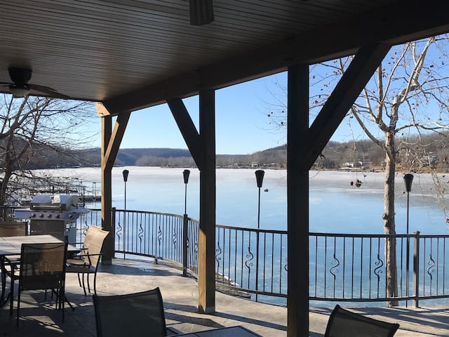 Listing in Lake Of The Ozarks