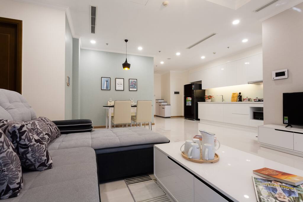 Spacious living room :)