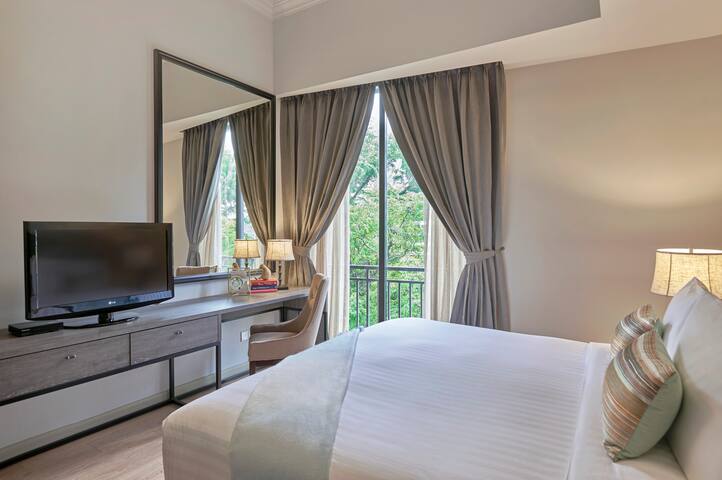 Charming 2BR Superior Apartment in Orchard gallery image 4