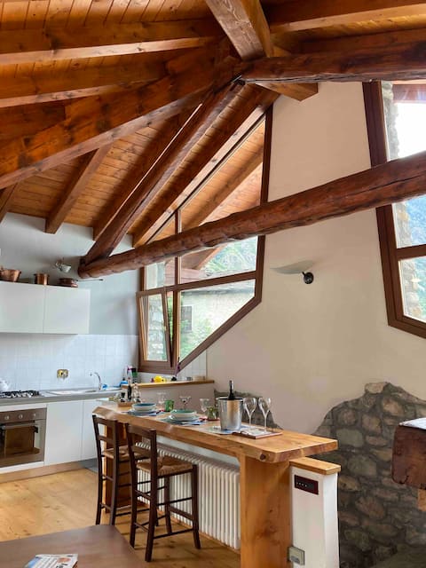 Annuncio Airbnb popolare: Old Renovated Cabin (only for 2) a Morgex