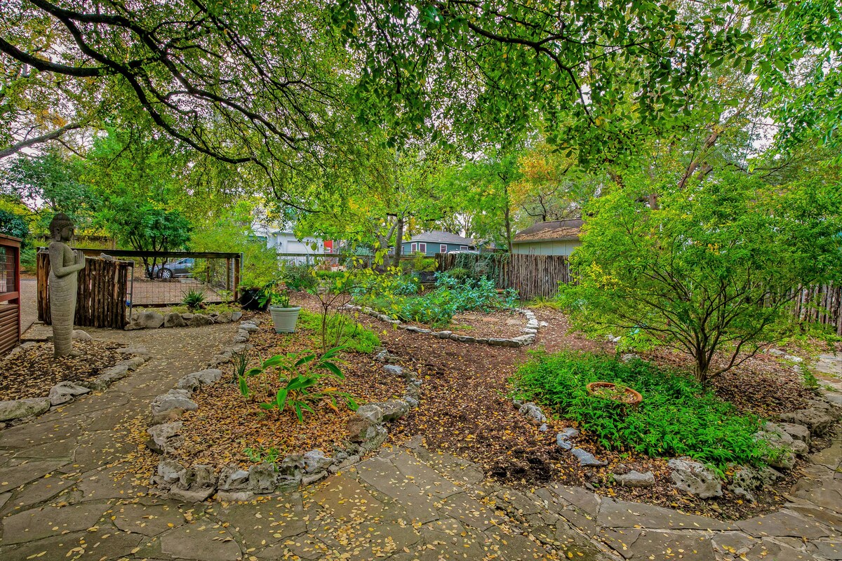 Chill in Cherrywood Close to UT, Downtown