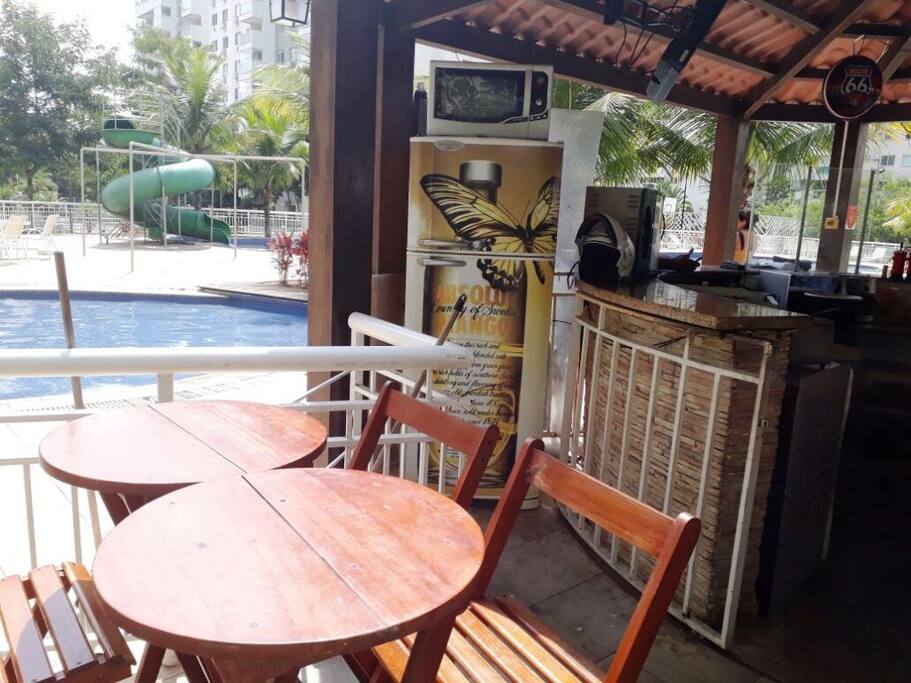 Cantina. Aberta de terça a domingo. Oferece lanche e almoço.