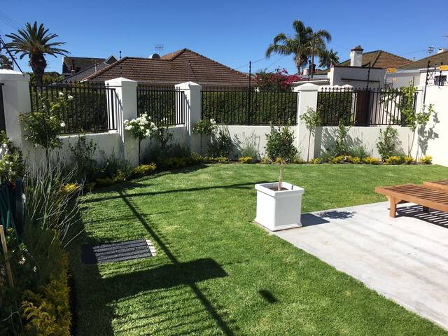 Lovely home in Claremont with a Mountain View gallery image 3