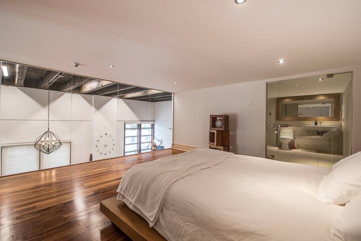 2 Floored Penthouse & Private Terrace Downtown gallery image 4