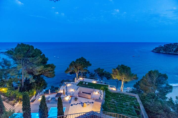 ★ CoastalVillas – Villa Porto Pi ★ on the beach! gallery image 5