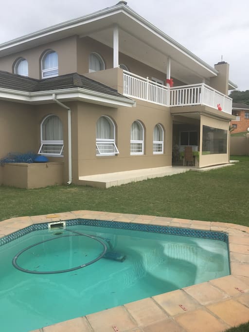 Plunge pool normally secured with a safety net