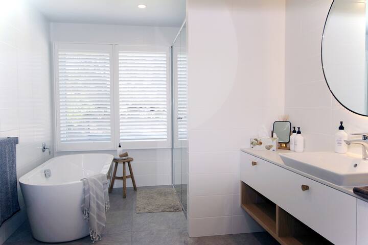 The Tennis Club in Portsea gallery image 4