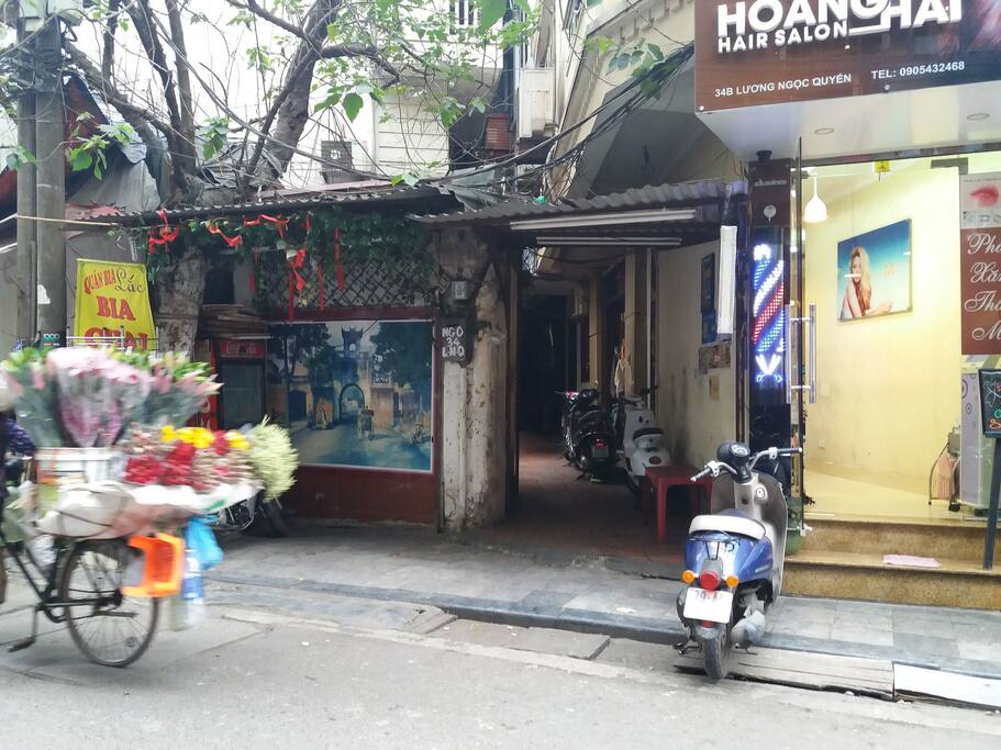 Entrance to Langhomestay @ 34 Luong Ngoc Quyen