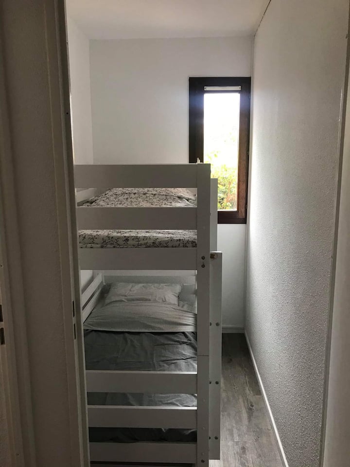 חדר ילדים, מיטות ילדים עד גיל 12