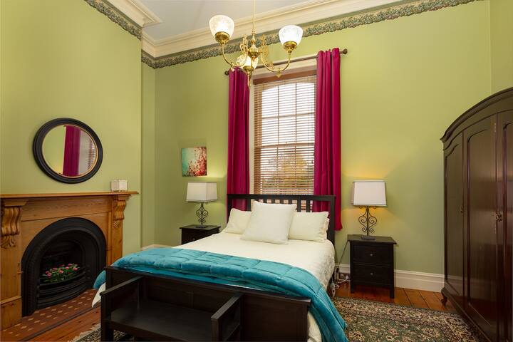 First bedroom - queen bed