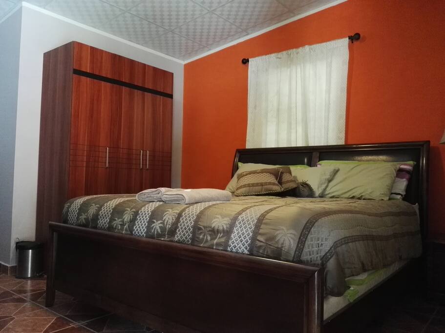 Cama Queen en la Habitacion Caldera