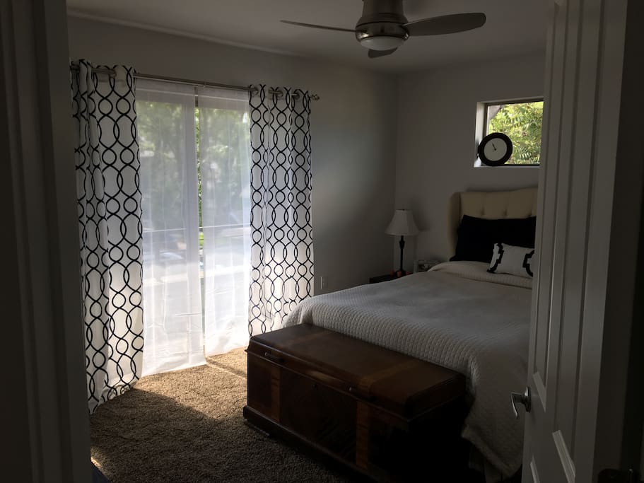Beautiful Room with large private patio and comfy foam queen bed! Includes smart TV
